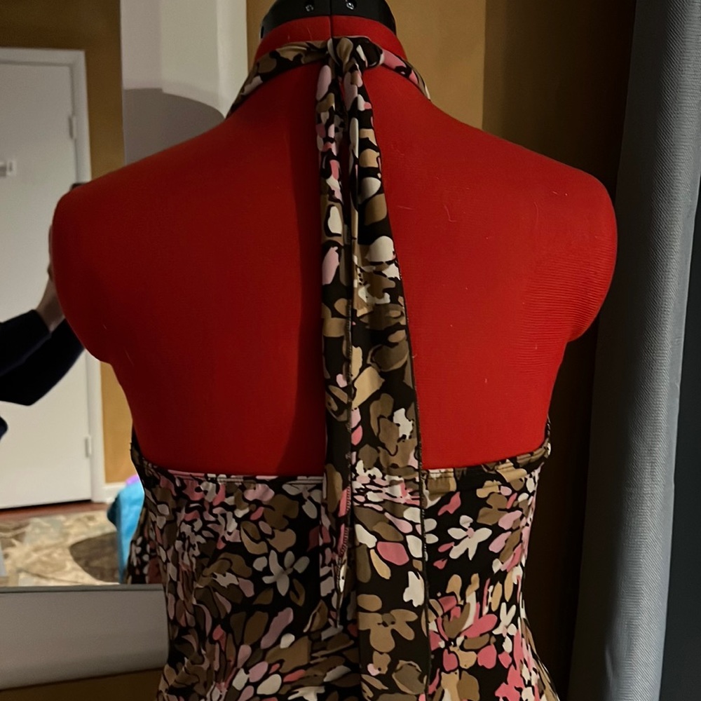 Flower print shirt ties around neck. - Picture 3 of 4